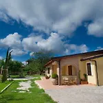 Azienda Agrituristica Vivi Natura Agroturismo *